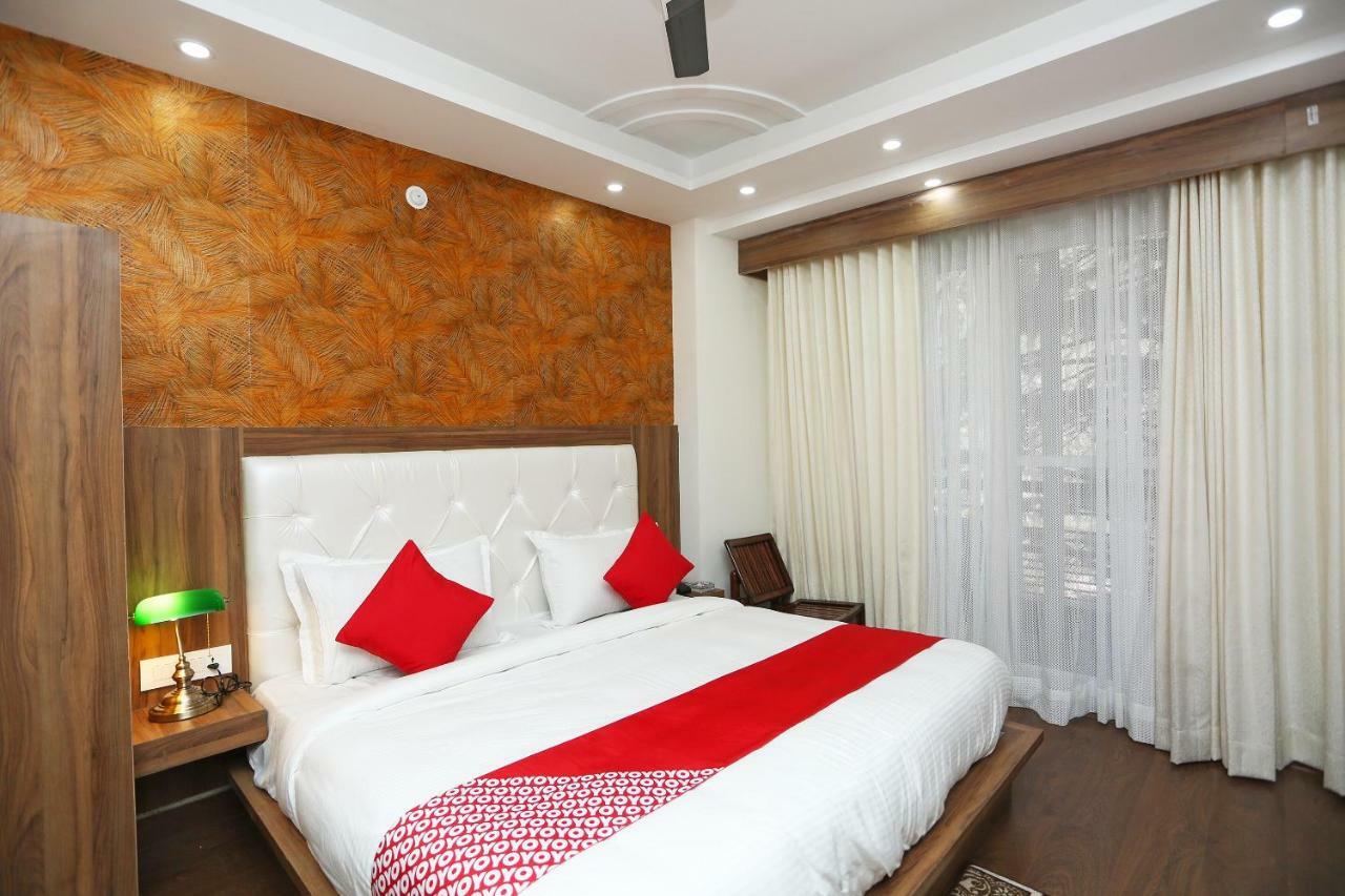 Oyo 35917 Vatika Heights Hotel McLeod Gandzs Kültér fotó