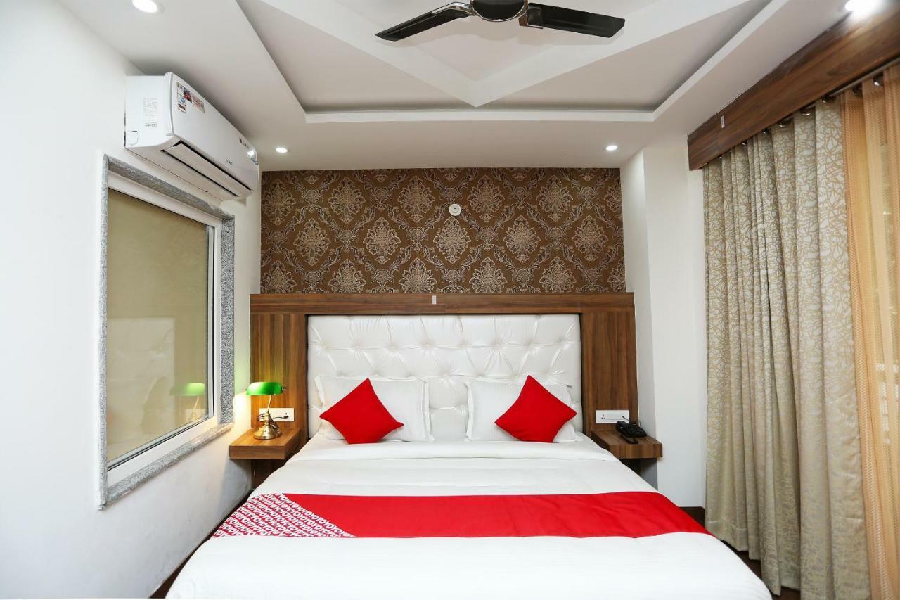Oyo 35917 Vatika Heights Hotel McLeod Gandzs Kültér fotó