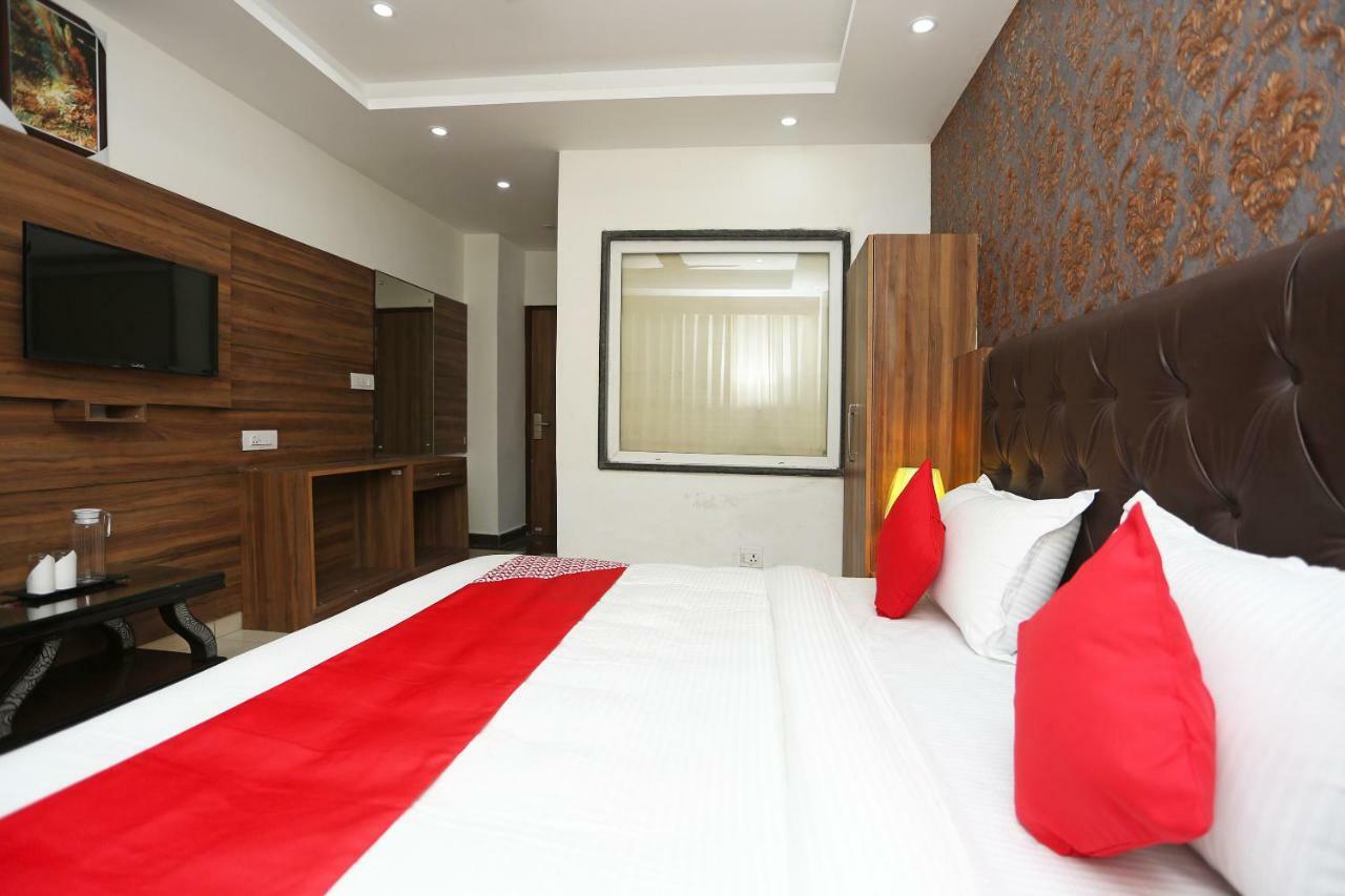 Oyo 35917 Vatika Heights Hotel McLeod Gandzs Kültér fotó
