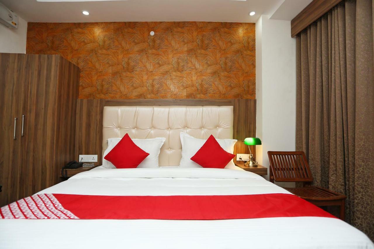 Oyo 35917 Vatika Heights Hotel McLeod Gandzs Kültér fotó