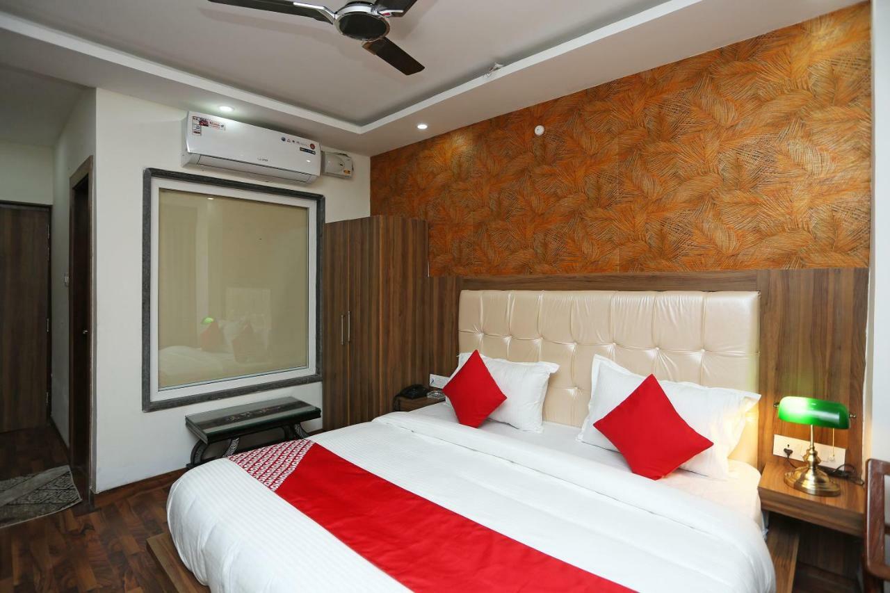 Oyo 35917 Vatika Heights Hotel McLeod Gandzs Kültér fotó
