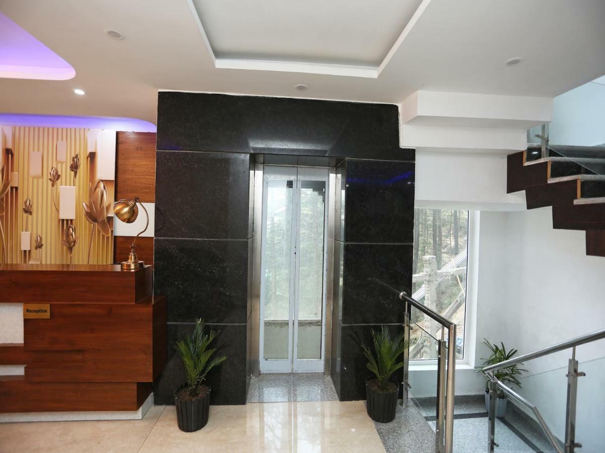 Oyo 35917 Vatika Heights Hotel McLeod Gandzs Kültér fotó